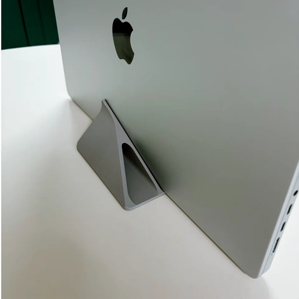 Laptop stand with macbook